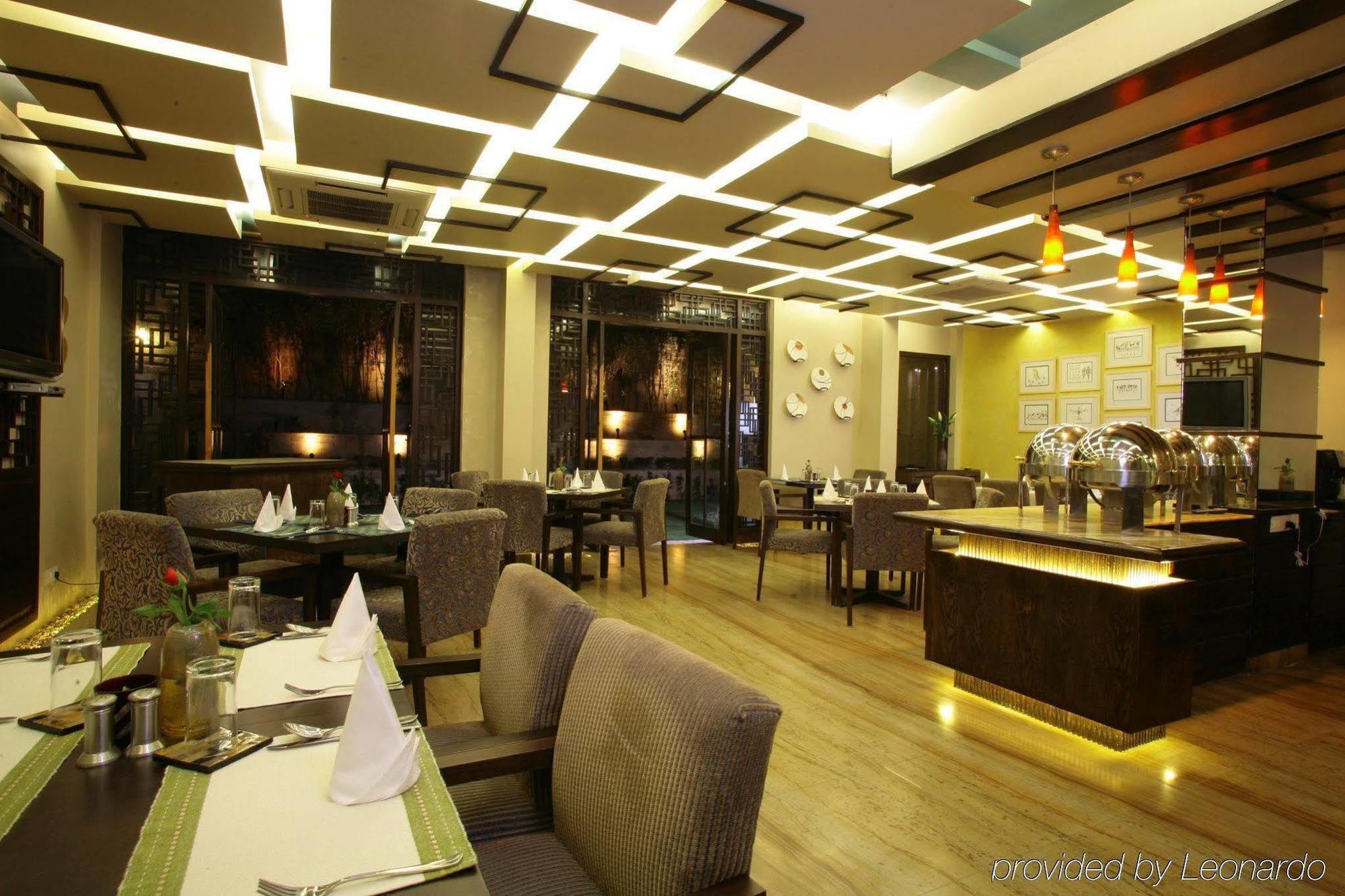 ​Justa Gurgaon Otel Restoran fotoğraf